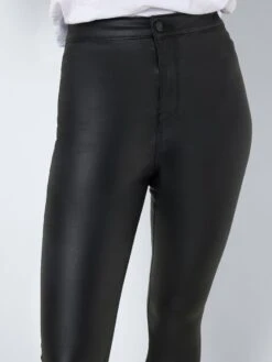 Noisy May NMELLA COATED SLIM FIT TROUSERS 13 Noisy May NMELLA COATED SLIM FIT TROUSERS -Noisy May Shop 27005427 Black 006