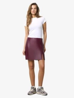 Noisy May COATED HIGH WAISTED SKIRT 11 Noisy May COATED HIGH WAISTED SKIRT -Noisy May Shop 27021277 WindsorWine 004