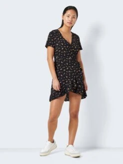 Noisy May SHORT WRAP DRESS -Noisy May Shop 27023869 Black 1000710 004