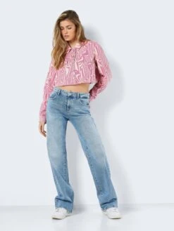 Noisy May CROPPED PRINTET DENIM JACKET 10 Noisy May CROPPED PRINTET DENIM JACKET -Noisy May Shop 27024798 BrazzilianSand 1021051 004