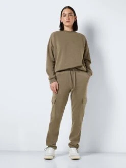 Noisy May CARGO SWEATPANTS 11 Noisy May CARGO SWEATPANTS -Noisy May Shop 27026159 Crocodile 004