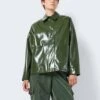 Noisy May SHORT VINYL RAINCOAT -Noisy May Shop 27026881 KombuGreen 007