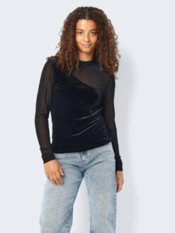 Noisy May VELVET MESH TOP